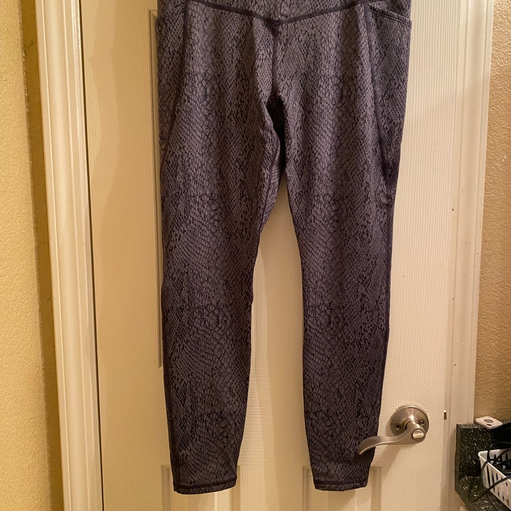 Womens L leggings with pockets